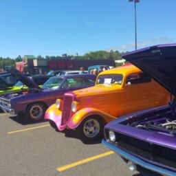 Look at all these awesome vintage cars
